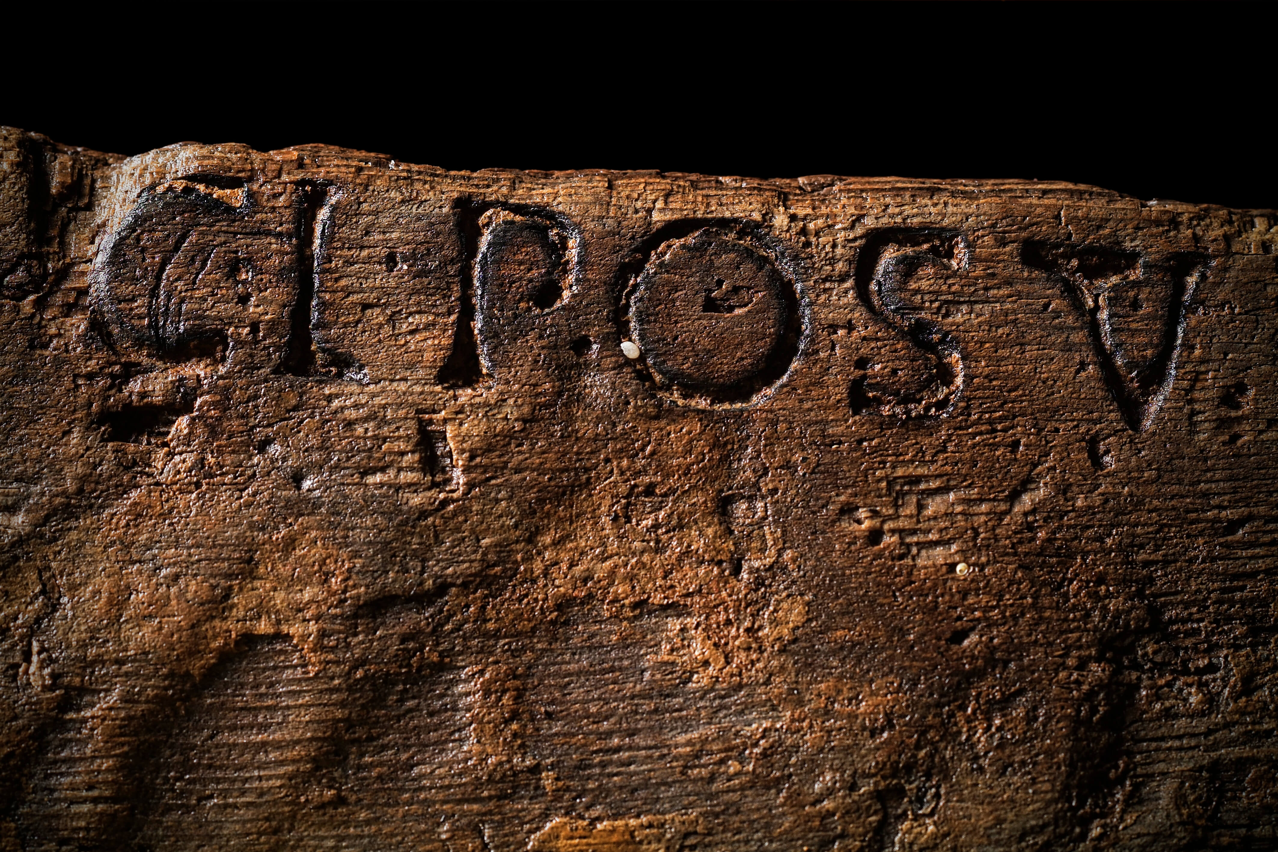 Tabla con inscripcin, Sapin, Periodo romano, RHO.2011.2001.3. Inscrito en la madera Caius y Lucius Postumius.